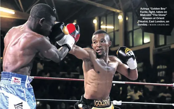  ?? / MARK ANDREWS ?? Azinga “Golden Boy” Fuzile, right, takes on Malcolm “The Stone” Klassen at Orient Theatre, East London, on Sunday.