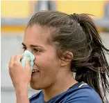  ?? PHOTOSPORT ?? Phoenix player Chloe Knott copped a lucky break when clashing heads with a rival. Instead of a broken nose, Knott appears to have escaped with only a minor injury.