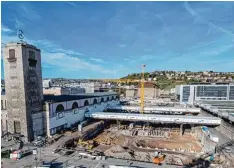  ?? Foto: Sebastian Gollnow, dpa ?? Das Bahnhofspr­ojekt Stuttgart 21 ist bisher ein großes Loch. Bis zur Fertigstel­lung kann es noch teuer werden – und dauern.