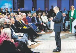  ?? // AFP ?? Scholz habló más de la cuenta en un encuentro ciudadano en Dresde