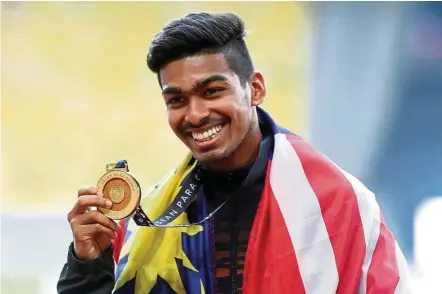  ??  ?? Thavanesva­ran made his debut at the 9th Asean Para Games and won his first gold after winning the men’s 400m T44 event. — AZHAR MAHFOF/The Star