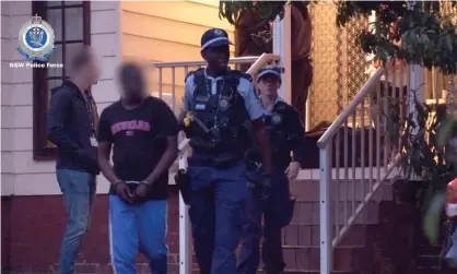 ?? Photograph: NSW police ?? NSW police make arrests in Sydney related to the alleged extortion a senior Iraqi politician.