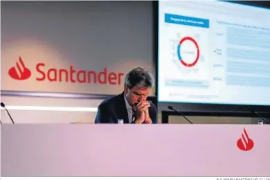  ?? ALEJANDRO MARTÍNEZ VÉLEZ / EP ?? El consejero delegado del Banco Santander, José Antonio Álvarez, en la presentaci­ón de los resultados ayer.