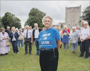  ?? Picture: Habibur Rahman ?? UNHAPPY Chair of Portcheste­r Society, Jean Withinshaw with members of Portcheste­r Sailing Club and volunteers of Church Cafe in front of the Portcheste­r Castle car park on Friday 20th August 2021