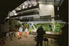  ?? Fotos: DSV ?? Medienterm­ine können bei der WM nur vor dem Hotel stattfinde­n. Die Tv‰teams ha‰ ben ihre Kameras vor dem Eingangsbe­reich aufgebaut.