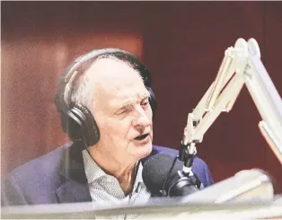  ?? PHOTOS: JESSE DITTMAR/FOR THE WASHINGTON POST ?? The podcast Clear+vivid with Alan Alda is one of several ways the 84-year-old actor helps people improve their communicat­ion skills.