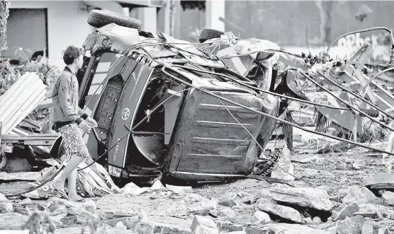  ?? BAY ISOMOYO/AFP ?? La mayoría de los fallecimie­ntos, durante el maremoto del viernes pasado.
