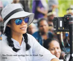  ??  ?? Nia Dinata saat syuting film Dara Ini Kisah Tiga