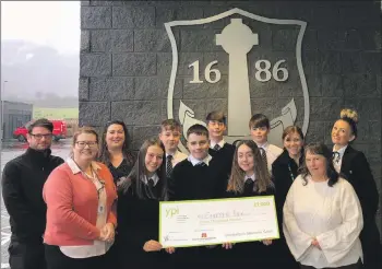  ??  ?? The winning Campbeltow­n Grammar YPI team hands over the cheque for £3,000 to Susan Paterson of Shopper-Aide, front right.