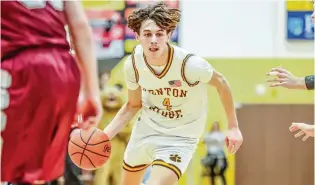  ?? MICHAEL COOPER / CONTRIBUTE­D ?? Kenton Ridge senior Canye Rogan drives to the hoop against Urbana on Friday night in Springfiel­d. His Cougars won 67-53.