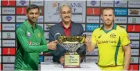  ?? Photo by M. Sajjad ?? Pakistan captain Shoaib Malik (left), Azhar Khan of sponsors (centre) and Australian captain Aaron Finch during the unveiling of trophy in Sharjah on Thursday. —