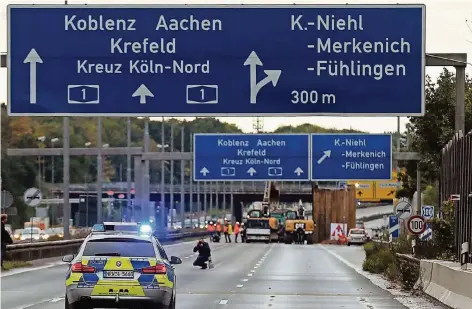 ?? FOTOS: UWE MISERIUS ?? Viele Autofahrer hatten die Ausweichem­pfehlungen berücksich­tigt, so dass die Sperrung der A1-Rheinbrück­e seit Freitagabe­nd zwischen Leverkusen und Köln keine größeren Verwerfung­en brachte.
