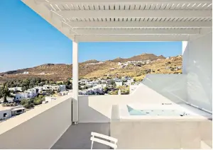  ?? ?? iRefreshin­g design – and prices: Nostos, in Serifos, Greece