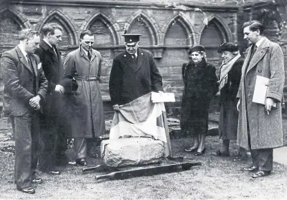  ??  ?? The Stone of Destiny, covered by a saltire, was left at the high altar of Arbroath Abbey in April 1951.