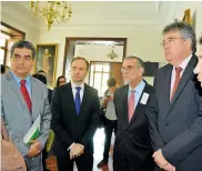  ?? JOHNNY HOYOS ?? Gobernador Verano (centro) junto a Mauricio Cárdenas, ministro de Hacienda, entre otros.