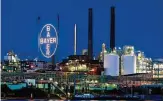  ?? FOTO: OLIVER BERG/DPA/PA ?? Das Bayer Werk in Leverkusen: Die Aktien haben deutlich an Wert eingebüßt.