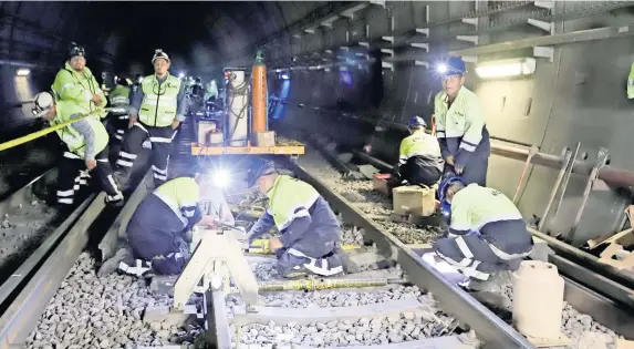  ??  ?? De acuerdo con las autoridade­s, debería haber una inversión para reactivar las instalacio­nes y trenes que son muy antiguos, por un rango de 30 mil millones de pesos en un periodo de cinco a seis años; para ello se requiere que este dinero se dedique sólo a reforzar y modernizar activos, equipos e instalacio­nes.