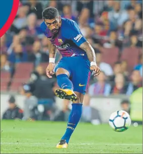  ??  ?? Paulinho se ha metido el Camp Nou en el bolsillo Ante el Málaga casi marcó así