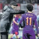  ?? FOTO: GYI ?? Klopp Dando consignas a Salah