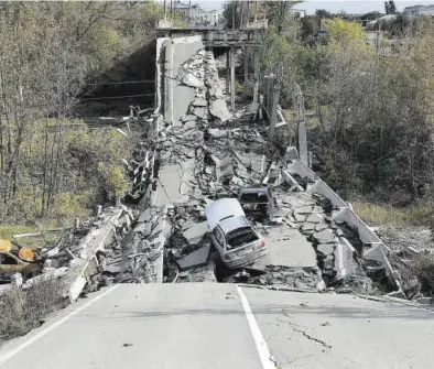  ?? ATEF SAFADI / EFE ?? Puente destruido en la ciudad de Kupiansk, al este de Jarkov.