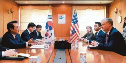  ?? AFP PIX ?? US special representa­tive for North Korea Stephen Biegun (right) talking with South Korea’s Special Representa­tive for Korean Peninsula Peace and Security Affairs Lee Do-hoon (left) during their meeting at the Foreign Ministry in Seoul yesterday.