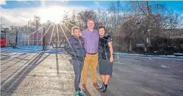  ??  ?? Fergus and Isara McCallum, with daughter Mia, hope to site a restaurant in train carriages.