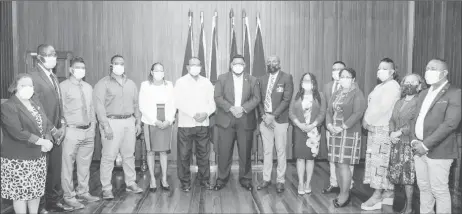  ??  ?? President Irfaan Ali and the newly sworn in Deputy Mayors. Also in picture are Ministers of Local Government Nigel Dharamlall and Anand Persaud, and Gail Teixeira Minister of Governance and Parliament­ary Affairs.