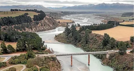  ??  ?? A bridge crossing the upper reaches of the Waimakarir­i River.