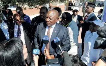  ??  ?? MARIETJIE GERICKE | NETWERK24 Veteranos do ANC querem que Ramaphosa conclua o mandato de Jacob Zuma