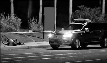  ?? ABC-15 ?? Authoritie­s investigat­e the scene of a fatal collision involving a self-driving Uber car on the street in Tempe, Ariz.