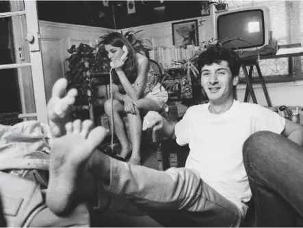  ?? ?? En 1981, en t-shirt blanc, avec Elli Medeiros, à Paris. (Photo Pierre René-worms)