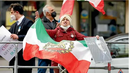  ?? AP ?? An Iranian opposition group protests
in Vienna, Austria, where
closed-door nuclear talks were underway
last week.