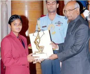  ??  ?? Vijayawada archer Jyothi Surekha Vennam (left) receives the Arjuna award from President Ram Nath Kovind at Rashtrapat­i Bhawan in New Delhi on Tuesday. Hyderabad football official Syed Shahid Hakim (top right) collects the Dhyan Chand Award (given for...