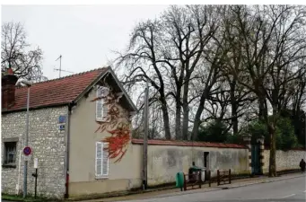  ??  ?? Cette propriété proche du château aurait pu laisser place à un ensemble de 70 logements. La municipali­té n’en voulait pas.