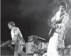  ?? Fotos: Getty Images, Musiccircu­s ?? Roger Daltrey (links) und Pete Townshend. Oben im Jahr 1967, unten bei einem aktuellen Auftritt – also 49 Jahre später.