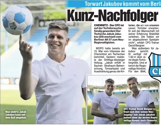  ??  ?? Man sieht’s: Jakub Jakubov kann mit dem Ball umgehen. CFC-Trainer David Bergner (r.) freut sich über seinen Neuzugang - mit Jakub Jakubov kommt einer der besten Regionalli­ga-Keeper nach Chemnitz.