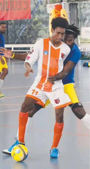  ?? Picture: ANNA ROGERS ?? FIERCE COMPETITIO­N: FNQ Hotdogs’ Noel Salini and Cassowary Coast’s Kurly Sambo battle for the ball in the FNQ Futsal Super League grand final at Redlynch Central Sports Stadium.