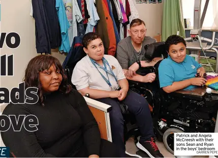  ?? DARREN PEPE ?? Patrick and Angela McCreesh with their sons Sean and Ryan in the boys’ bedroom