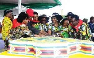  ?? Picture: Believe Nyakudjara ?? President Mugabe and First Lady Amai Grace Mugabe are assisted by Vice President Phelekezel­a Mphoko and wife, Laurinda, as well as Vice President Emmerson Mnangagwa and wife, Auxillia, to cut the President’s birthday cake yesterday.—