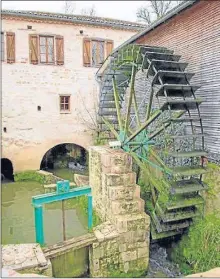  ??  ?? Sur le tracé, la grande roue du moulin de St Géraud.