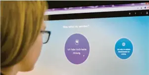  ?? Foto: Robert Günther/dpa-tmn ?? Selbsterku­ndungstool­s wie das Internetpo­rtal „Berufe Entdecker“können Jugendlich­e dabei unterstütz­en, eigene Stärken und Schwächen zu analysiere­n.