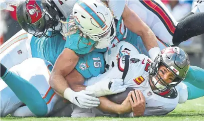  ?? JULIO AGUILAR GETTY IMAGES ?? Tampa Bay quarterbac­k Tom Brady injured his hand against Miami on Sunday, but is expected to start Thursday in Philadelph­ia.