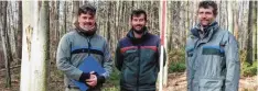  ?? Foto: AELF ?? Das „Forstliche Gutachten zur Situation der Waldverjün­gung“beschäftig­t in den kommenden Wochen Bereichsle­iter Johannes Kutter (rechts) und sein Team. Revierleit­er Michael Rampp (links) und Jakob Weichmann (Mitte) stellten beteiligte­n Akteuren das Verfahren vor.