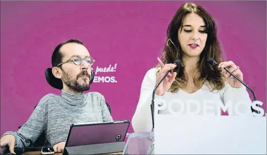  ?? LUCA PIERGIOVAN­NI / EFE ?? Pablo Echenique y Noelia Vera, ayer, en la rueda de prensa tras la reunión de la ejecutiva de Podemos