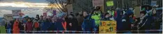  ?? Foto: Sandra Baumberger ?? Zur Anti-AfD-Demo trafen sich rund 150 Demonstran­ten beim Schützenhe­im in Nassenbeur­en.