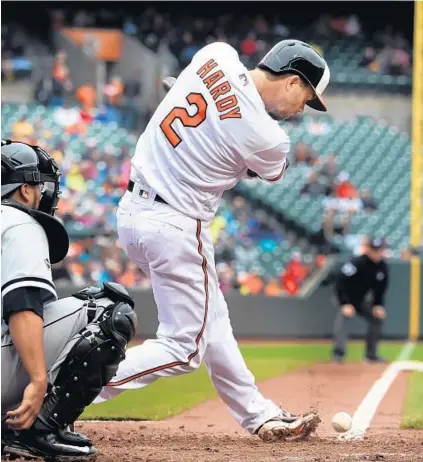  ?? KENNETH K. LAM/BALTIMORE SUN ?? Orioles shortstop J.J. Hardy stayed in Sunday’s game against the White Sox after fouling this ball off his left foot in the fourth inning but was removed shortly afterward when the foot stiffened on him. Tests showed a hairline fracture in the foot.