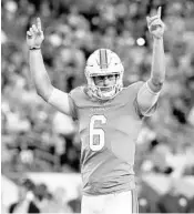  ?? WINSLOW TOWNSON/ASSOCIATED PRESS ?? Dolphins quarterbac­k Jay Cutler leads his team against the Chargers in L.A. today. “It’s been a wild ride,’’ he says.