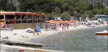  ?? (Photo doc V-m) ?? De nombreux touristes (Français et étrangers) ont profité des plages lavandoura­ines cette saison.