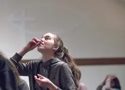  ?? Carlos Gonzalez/Minneapoli­s Star Tribune/TNS ?? Laura Landini, 14, receives communion during a Wednesday service at Transfigur­ation Lutheran Church in Bloomingto­n, Minn.