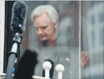  ?? JUSTIN TALLIS / AFP ?? Aparición. El 19 de mayo, Assange habló a los medios desde la embajada.